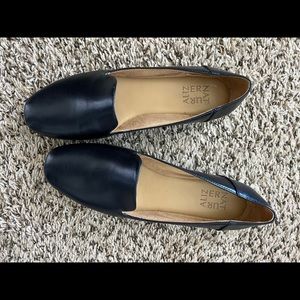 Naturalizer slip on dark navy blue flat loafers